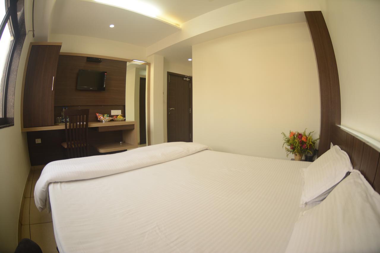 Hotel Kirti Jamnagar Exterior photo